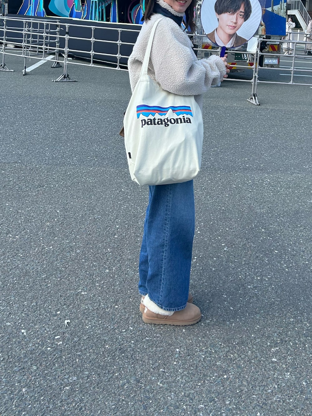 「patagoniaのPATAGONIA/パタゴニア マーケット・トート バッグ (59280)（バッグ、ホワイト系）」を使った、maopippi さん（レディース・165cm）の冬コーディネートの1枚目の写真