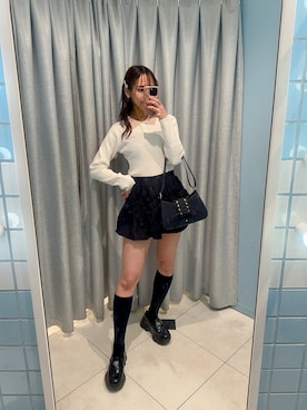 「白ニット」｜「アイテム（スカート、ブラック系）」を使った、akaneさん（レディース・167cm）の冬コーディネート