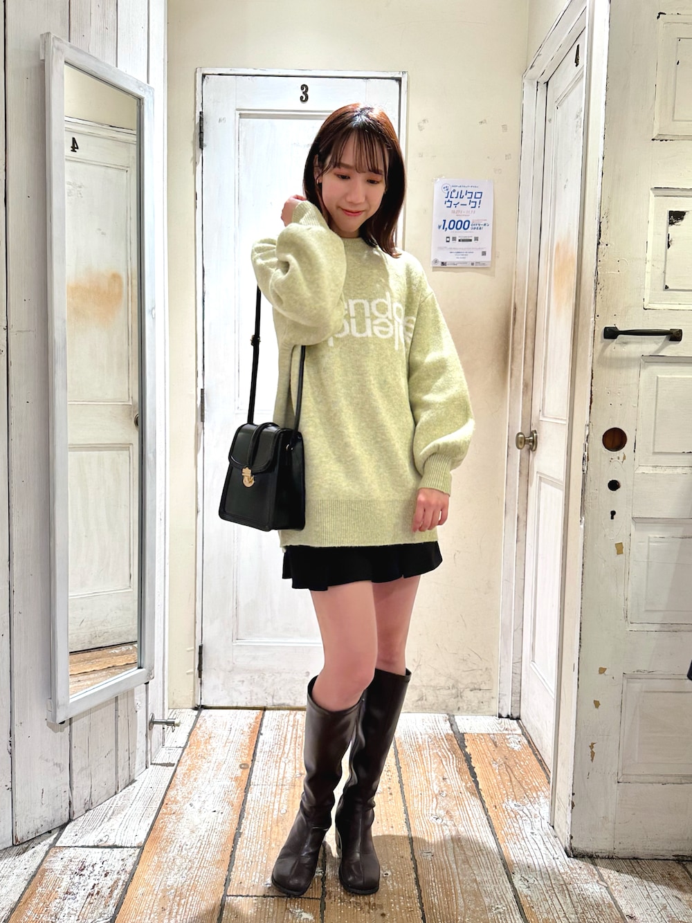 「休日コーデ、チュニック、ロゴニット、ミントグリーン、チュニックワンピ、高身長女子、プチプラ、ミニスカート、ロングブーツ、レトロ、カジュアルコーデ、グリーン、ミニワンピ、淡色女子、カラーコーデ」｜「OLIVE des OLIVEのロゴジャガードチュニック（チュニック、グリーン系）」を使った、akaneさん（レディース・167cm）の秋コーディネートの1枚目の写真
