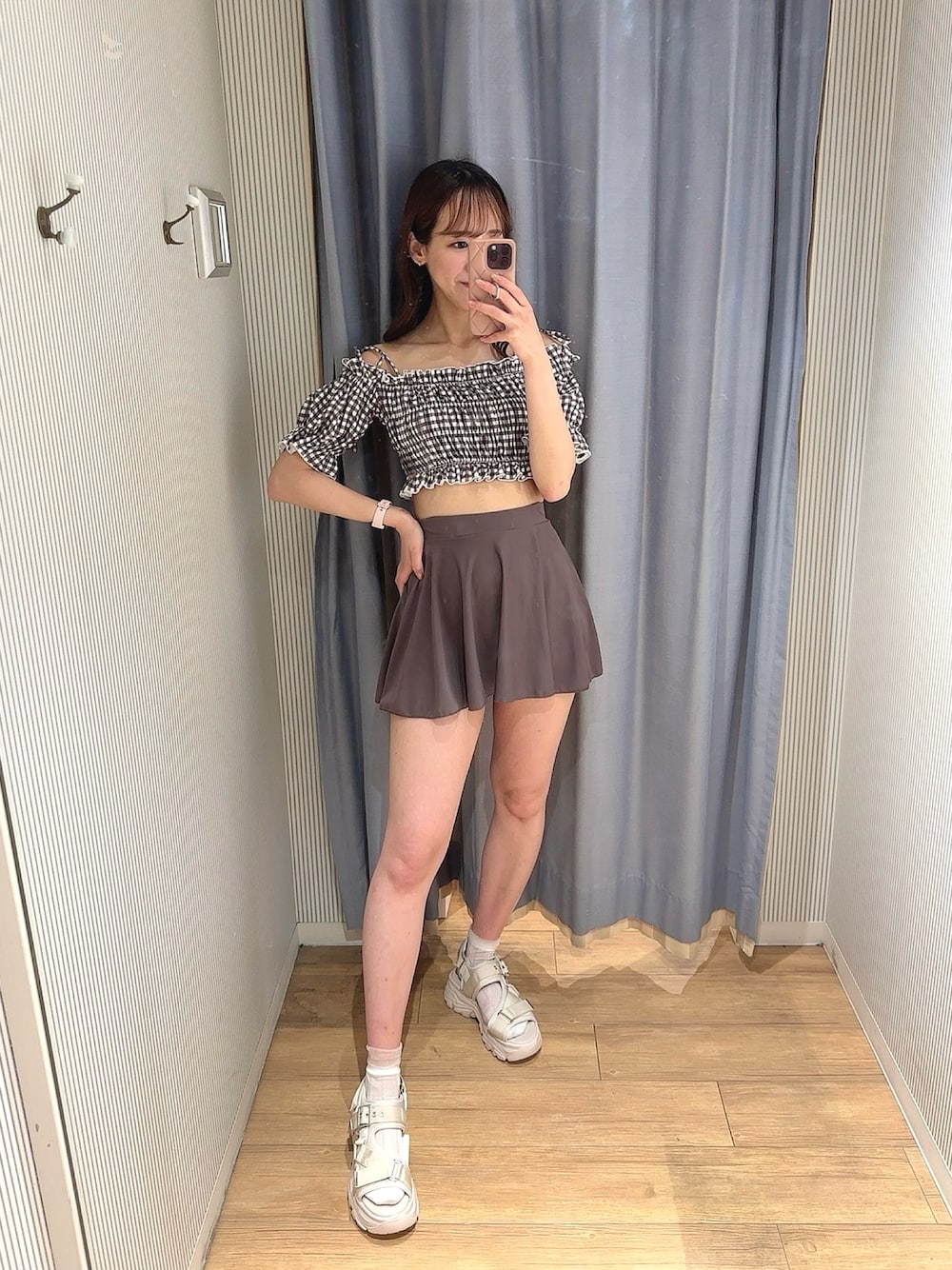 「サンダル、水着、ブラウン、チェック、ミニスカート、高身長女子、骨格ウェーブ、イエベ秋」｜「OLIVE des OLIVEのシャーリングswim　wear（水着、ブラウン系）」を使った、akaneさん（レディース・167cm）の春コーディネートの1枚目の写真