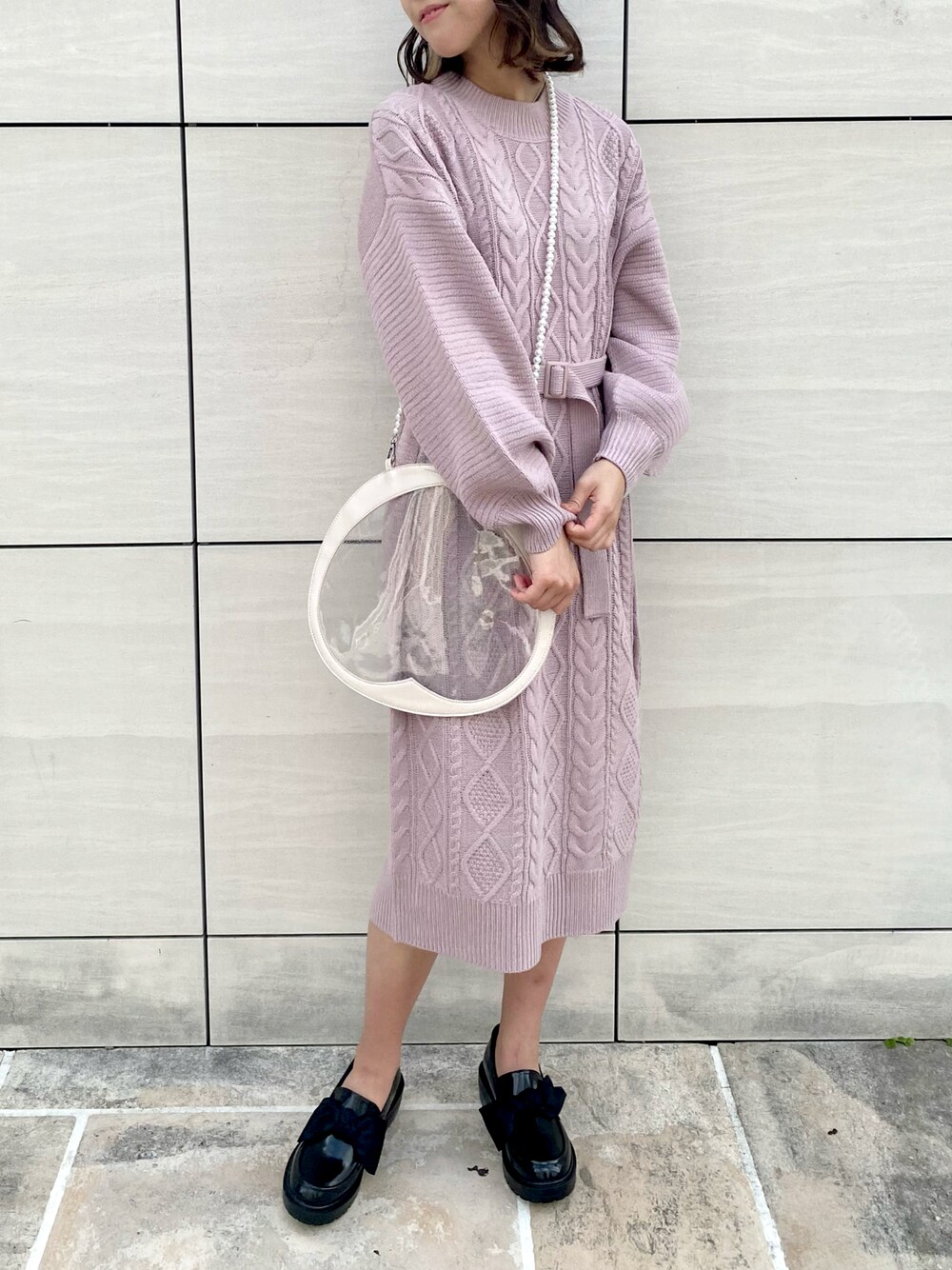 「休日スタイル、オトナ女子、秋先取りコーデ、ロングワンピース、大人女子、ラベンダー、ローファー、ニットワンピース、秋冬コーデ、冬コーデ、ケーブルニット、ラフ、プチプラコーデ、オトナカジュアル、着回しコーデ」｜「OLIVE des OLIVEのAimerianejoieうちわケース（その他雑貨、ピンク系）」を使った、akaneさん（レディース・167cm）の夏コーディネートの1枚目の写真