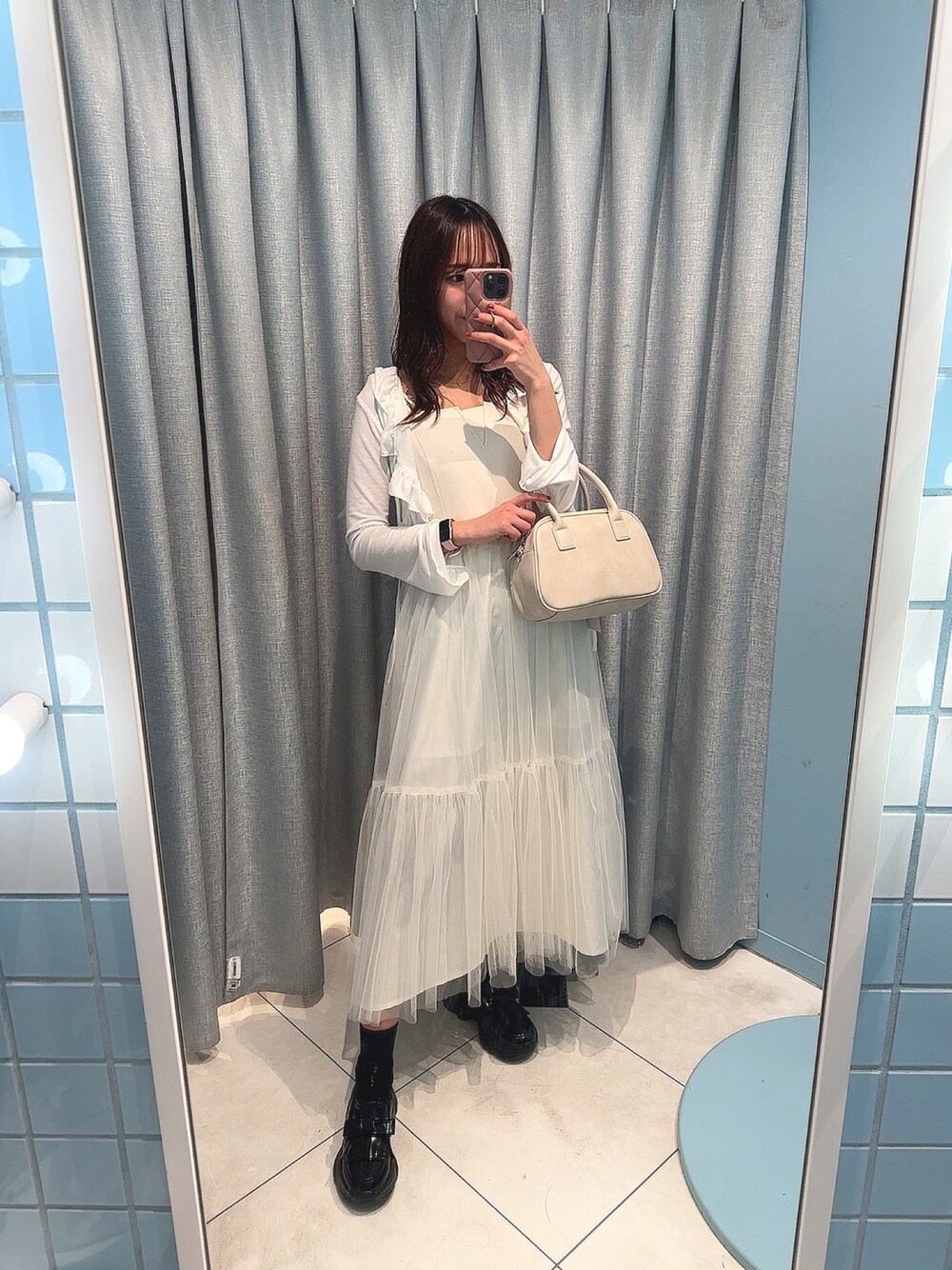 「春服コーデ、オトナカジュアル、春服、おしゃれさんと繋がりたい、カジュアルガーリー、高身長女子、厚底シューズ、ローファー、チュールスカート、キャミワンピ、きれいめコーデ、フェミニンコーデ、春先取り」｜「OLIVE des OLIVEのフリルボレロセット（アンサンブル、ホワイト系）」を使った、akaneさん（レディース・167cm）の冬コーディネートの1枚目の写真