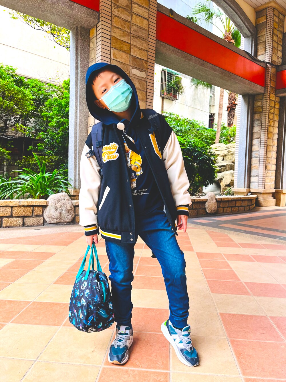 「ZARA KIDSのアイテム（その他アウター、その他）」を使った、Alonsoさん（キッズ・135cm）の秋コーディネートの1枚目の写真