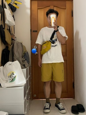 「アイテム（カーゴパンツ、イエロー系）」を使った、Vik Zhangさん（メンズ・168cm）の夏コーディネート