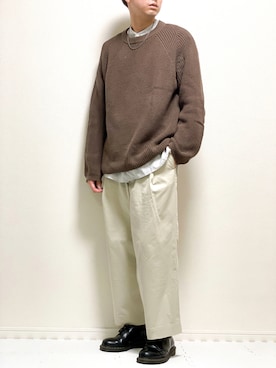 ニット/セーターを使った「白パンツ」のメンズ人気ファッション 