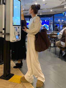 「アイテム（スウェットパンツ）」を使った、miwoさん（骨格ウェーブ・レディース・154cm）の秋コーディネート