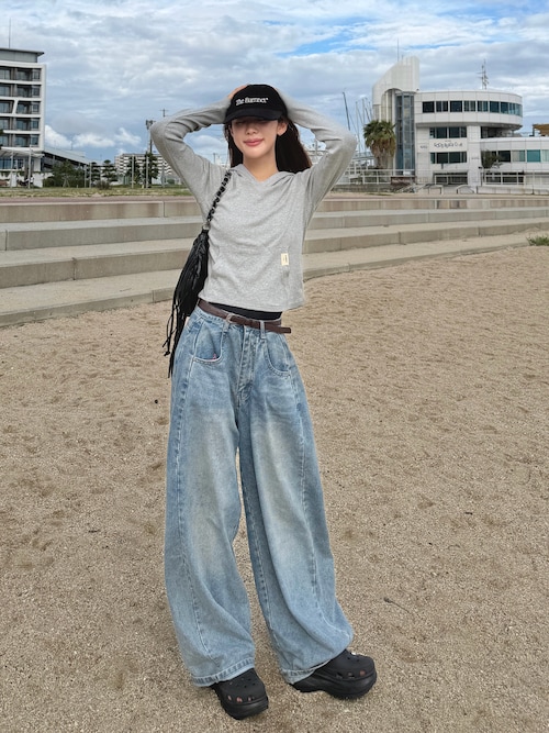 「GLOWNY(グロウニ―)のG COMFORT HOODIE(パーカー)」を使った、miwoさん(レディース・154cm)の秋コーディネート