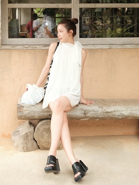 「CHARLES & KEITH（チャールズ & キース）のLucile ルシル ブロックヒールプラットフォームミュール（サンダル、ブラック系）」を使った、miwoさん（レディース・154cm）の春コーディネート
