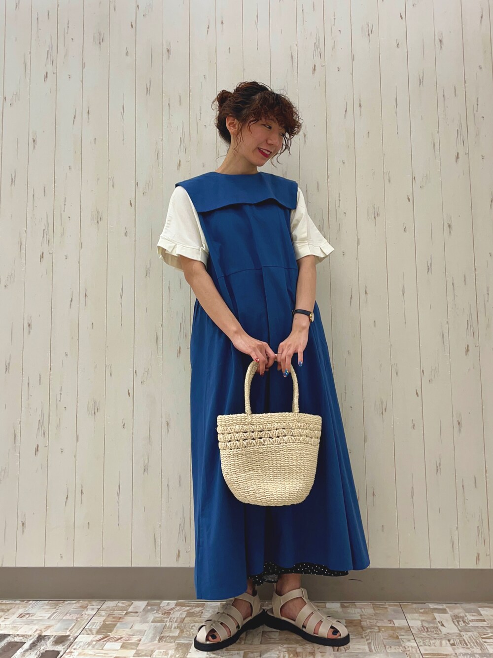 「お出かけコーデ日記、休日スタイル、ワンピース、ジャンパースカート、レイヤードスタイル、グルカサンダル、カコバッグ、夏コーデ、セーラーカラー、低身長、パンツスタイル、ドット柄、サマンサ モスモス(Samansa Mos2)、SM2、Samansa Mos2」｜「Samansa Mos2の◎ビッグ襟前後着ノースリワンピース（ワンピース、ブルー系）」を使った、kaniさん（レディース・155cm）の春コーディネートの1枚目の写真