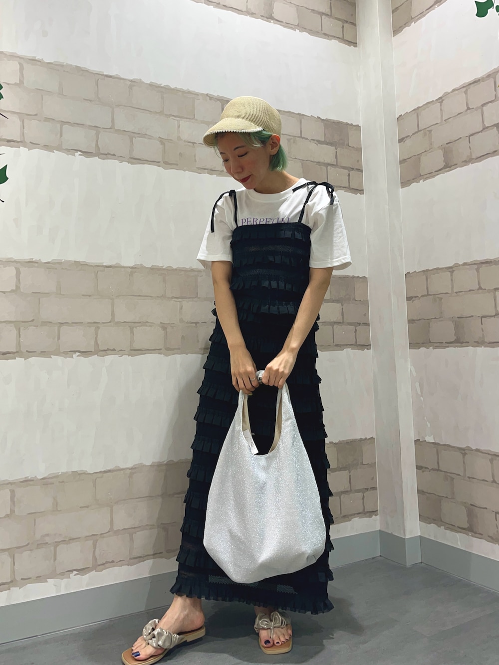 「ナロースカート、骨格ウェーブ、エヘカソポ、ehkasopo、ehka sopo、低身長コーデ」｜「ehka sopoのラメバッグ（ハンドバッグ、ホワイト系）」を使った、kaniさん（レディース・155cm）の夏コーディネートの1枚目の写真