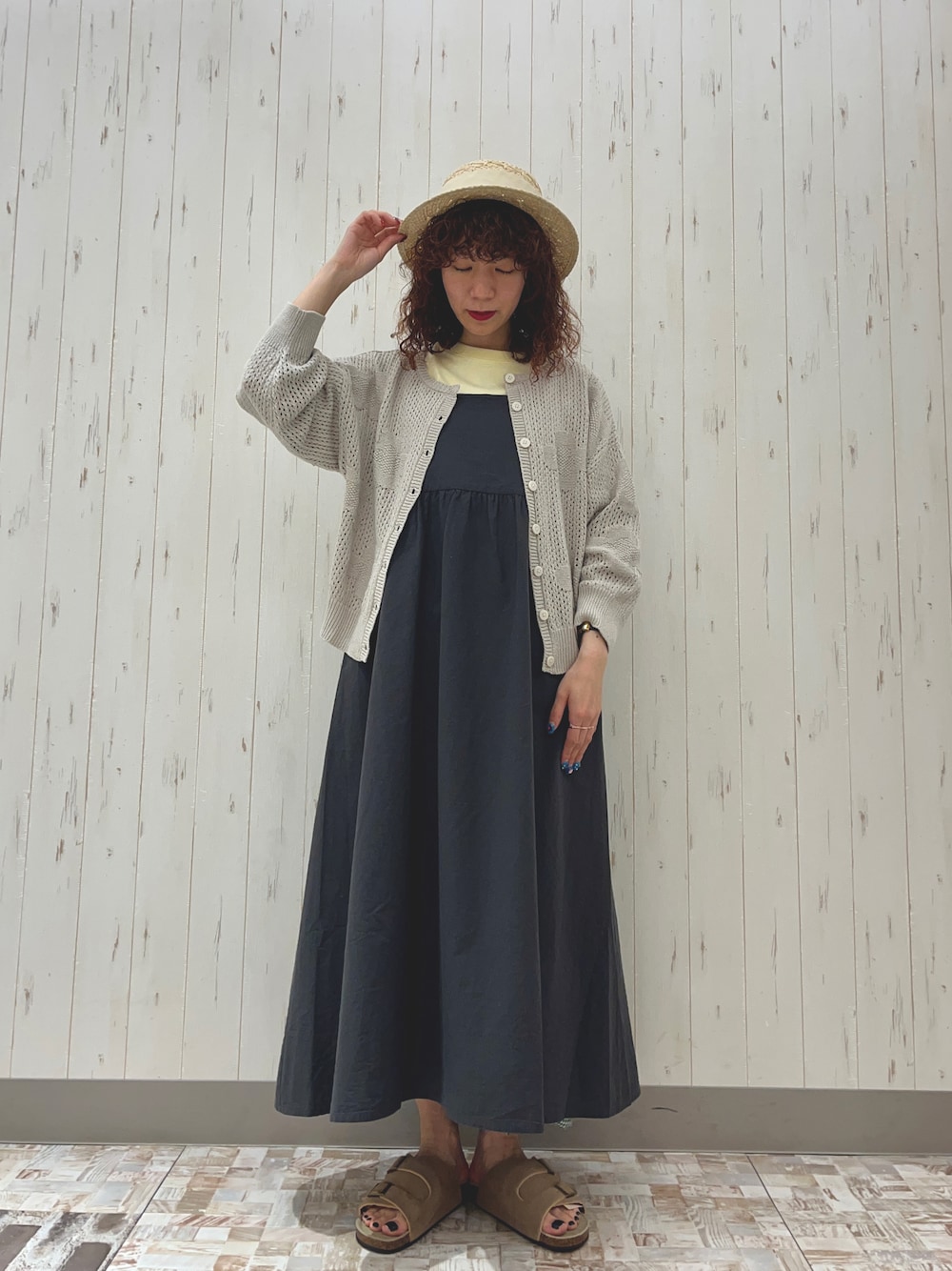 「お出かけコーデ日記、夏コーデ、Tシャツ、プリントT、ワンピース、キャミワンピ、レイヤードスタイル、カンカン帽、サンダル、サマンサ モスモス(Samansa Mos2)、SM2、Samansa Mos2、低身長、休日スタイル」｜「Samansa Mos2のフェイクスエードベルトサンダル（サンダル、ベージュ系）」を使った、kaniさん（レディース・155cm）の春コーディネートの1枚目の写真