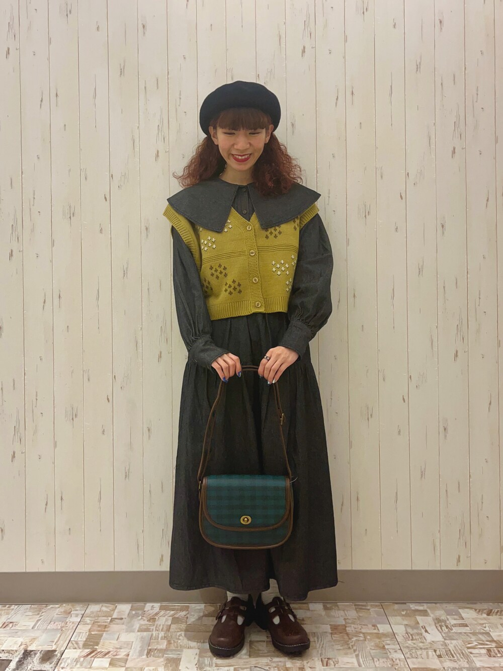 「秋服準備はじめました、秋服、秋コーデ、ニットベスト、レイヤードスタイル、ベレー帽、ショルダーバッグ、デニム、デニムスカート、セットアップ、低身長、ブラックデニム、エヘカソポ、ehka sopo、ブラウス」｜「ehka sopoのデニムティアードスカート（スカート、ブラック系）」を使った、kaniさん（レディース・155cm）の夏コーディネートの1枚目の写真