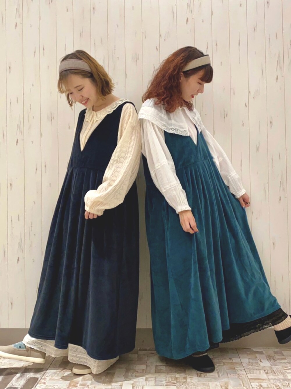 「お揃い、ペアルック、双子コーデ、ベロア、ジャンパースカート、レイヤードスタイル、ペチパンツ、カチューシャ、低身長、ストラップシューズ、秋コーデ、秋先取りコーデ、Samansa Mos2、SM2、サマンサ モスモス(Samansa Mos2)」｜「Samansa Mos2のメルトンパイピングカチューシャ（ネックレス、ベージュ系）」を使った、kaniさん（レディース・155cm）の夏コーディネートの1枚目の写真
