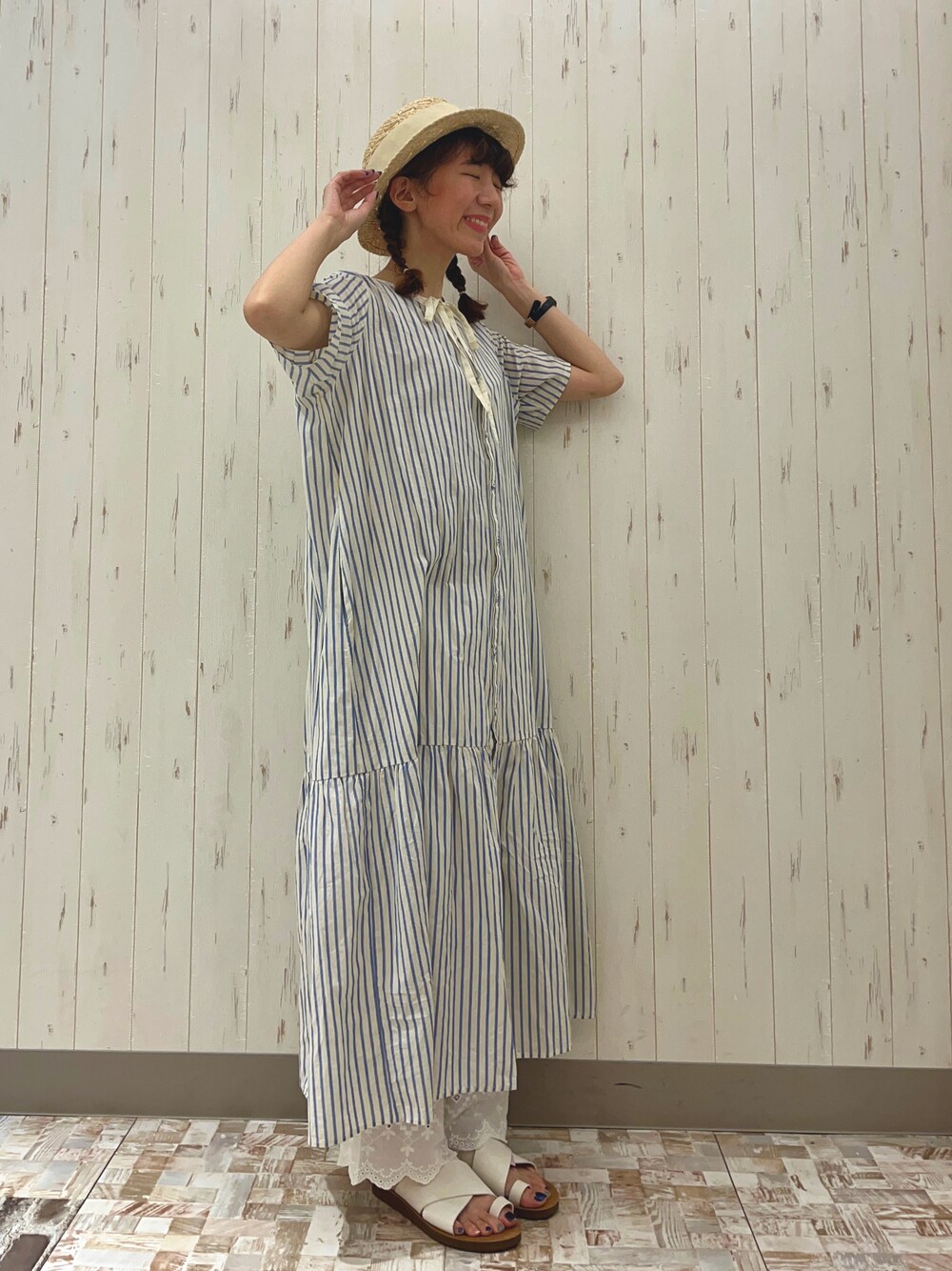 「おしゃれさんと繋がりたい、ワンピース、シンプルコーデ、ストライプ、ペチパンツ、レイヤードスタイル、カンカン帽、むぎわら帽子、夏コーデ、低身長、サンダル、夏、サマンサ モスモス(Samansa Mos2)、Samansa Mos2、SM2」｜「Samansa Mos2の◎前後着配色パイピングワンピース（ワンピース、ブルー系）」を使った、kaniさん（レディース・155cm）の夏コーディネートの1枚目の写真