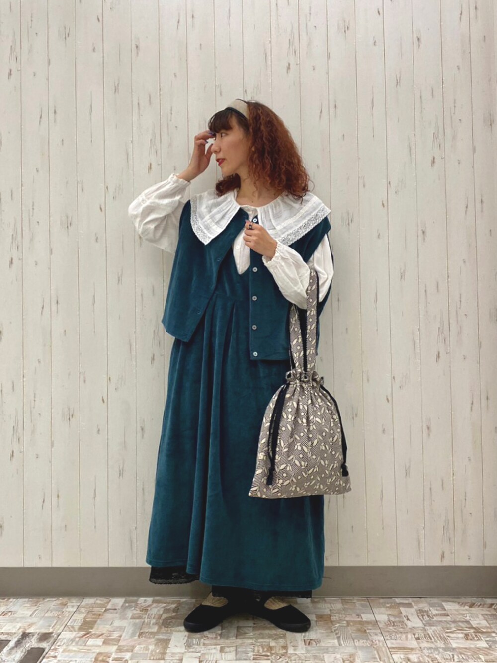 「秋服準備はじめました、着回しコーデ、秋服コーデ、ベロア、ジャンパースカート、ベスト、巾着バッグ、ブラウス、ビッグカラー、低身長、ワンピース、サマンサ モスモス(Samansa Mos2)、SM2、Samansa Mos2」｜「Samansa Mos2のワンストラップスニーカー（スニーカー、ブラック系）」を使った、kaniさん（レディース・155cm）の夏コーディネートの1枚目の写真