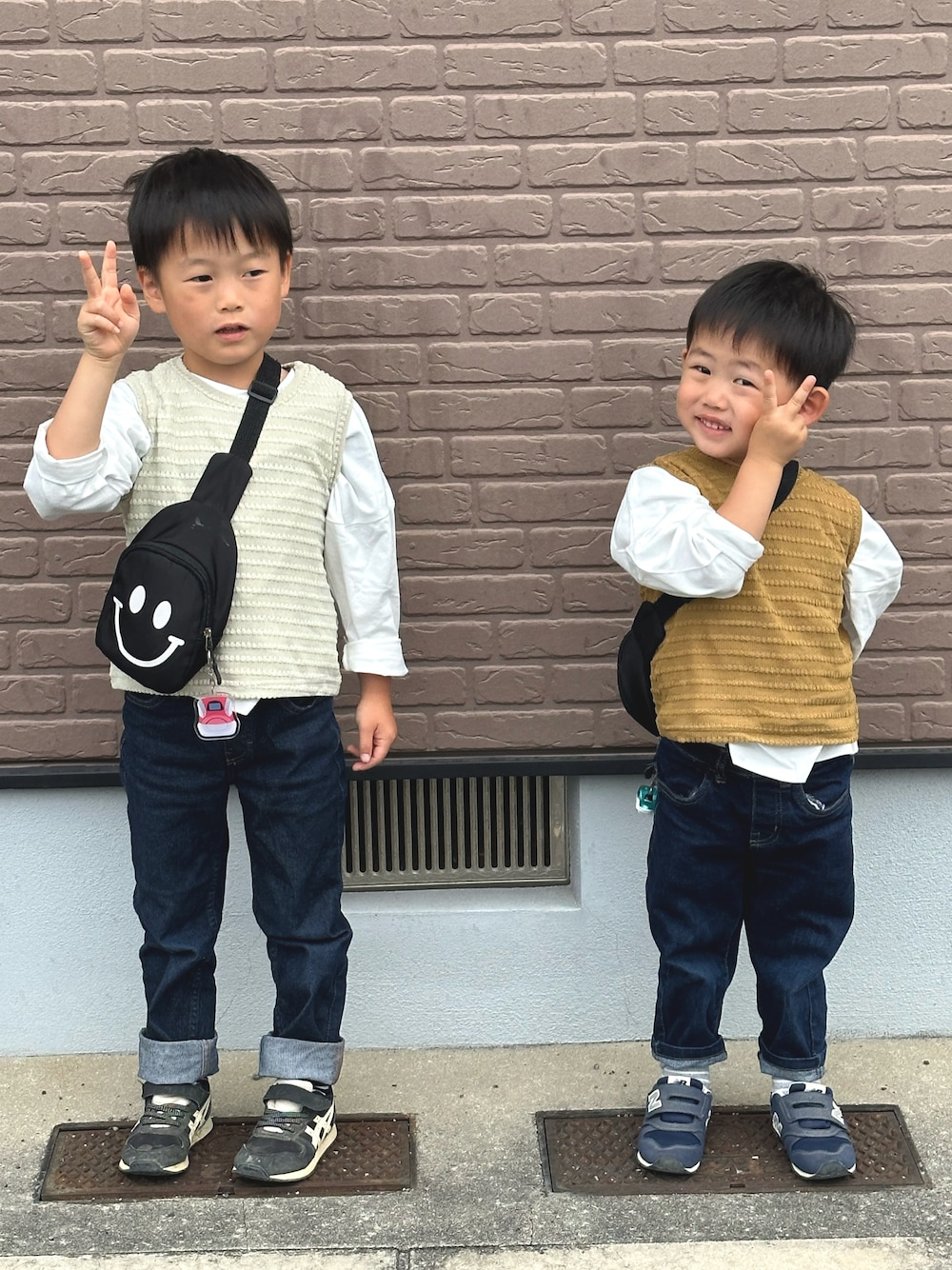 「ベスト、と見せかけてタンクトップ、秋コーデ、デニム、レイヤードスタイル、プチプラ、キッズコーデ、おそろいコーデ」｜「no brandのアイテム（タンクトップ、その他）」を使った、tai_tenさん（キッズ・110cm）の秋コーディネートの1枚目の写真