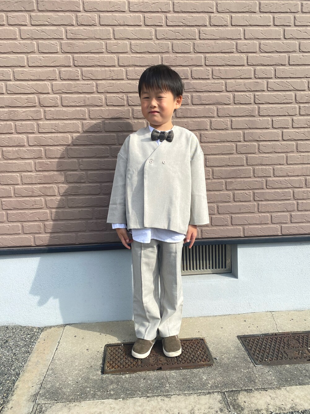 ノーカラージャケットセットアップを使った人気ファッション