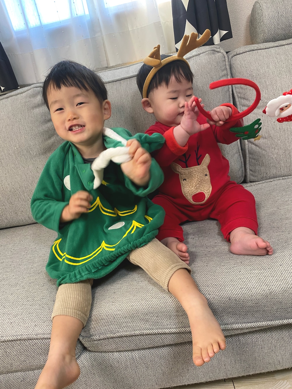 「クリスマス、クリスマスコーデ、クリスマスに着たい服、兄弟コーディネート」｜「no brandのアイテム（その他、グリーン系）」を使った、tai_tenさん（キッズ・90cm）の冬コーディネートの1枚目の写真