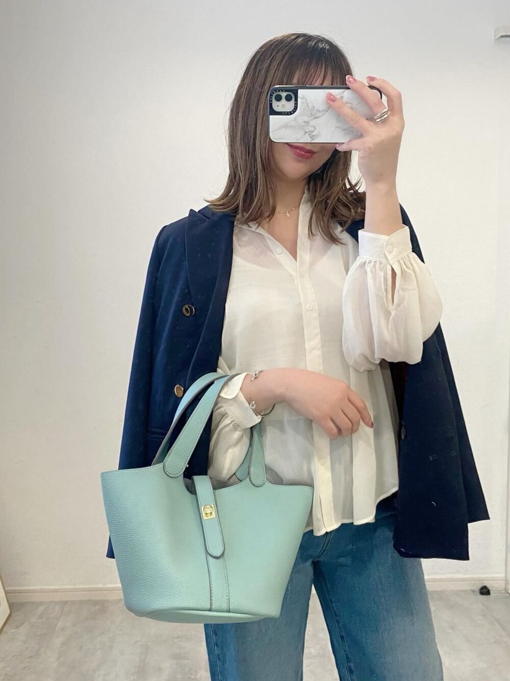 「aquagarageの幅広マチミニハンドバッグ（トートバッグ、ブルー系）」を使った、aquagarage_staffさん（レディース・162cm）の春コーディネートの1枚目の写真
