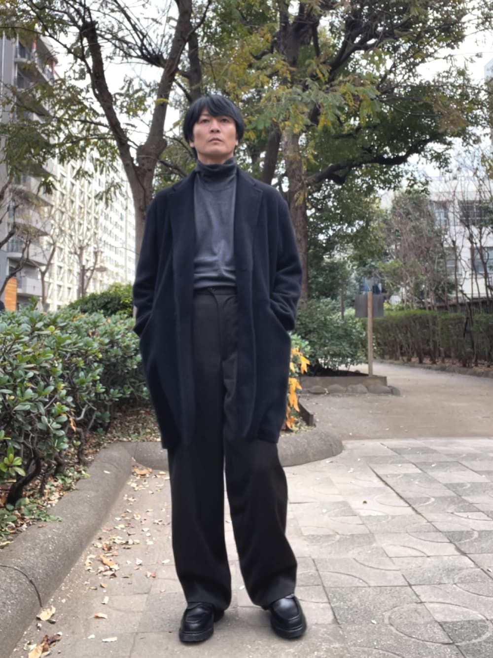 「COMOLI、コモリ、LE、エディフィス、ジャーナルスタンダード、ULTERIOR、スラックス、ワイドパンツ、オトナカジュアル、おしゃれさんと繋がりたい、新星WEARISTAにエントリー、チェスターコート、berwick1707、レショップ、相互フォロー」｜「ulteriorのアイテム（スラックス、ブラウン系）」を使った、YOSHIMAさん（メンズ・169cm）の冬コーディネートの1枚目の写真