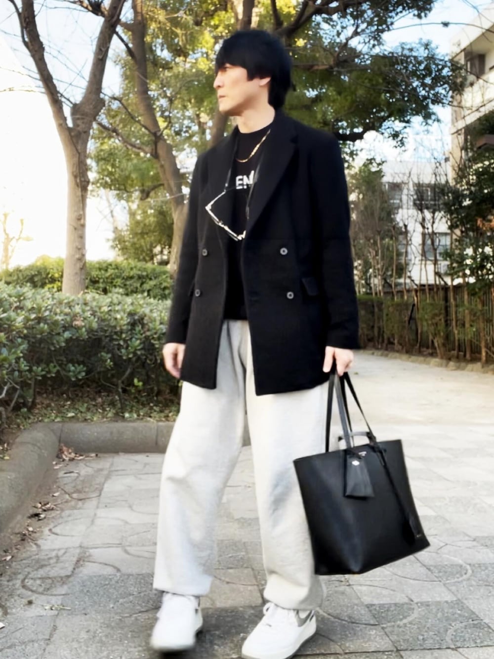 「モノトーンコーデ、BALENCIAGA、バレンシアガ、サンローランパリ、YSL、TOMWOOD、COMOLI、コモリ、おしゃれさんと繋がりたい、フォローミー、フォロー返します、フォロバ、ユナイテッドトウキョウ、UNITED TOKYO」｜「UNITED TOKYOのモヘアシャギー ダブルジャケット（テーラードジャケット、ブラック系）」を使った、YOSHIMAさん（メンズ・169cm）の冬コーディネートの1枚目の写真