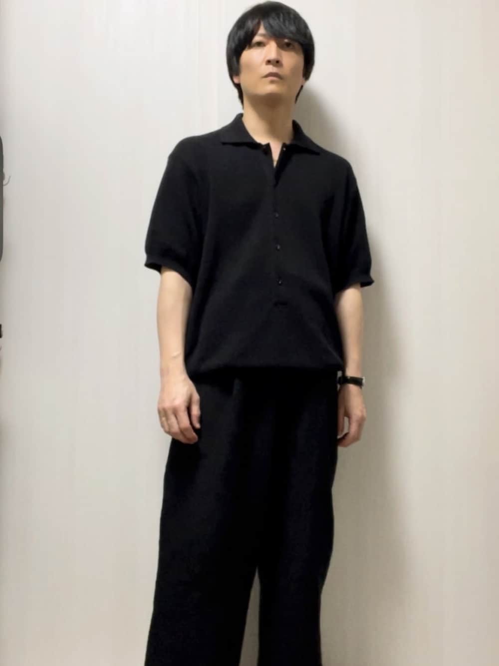 「お洒落さんとつながりたい、ULTERIOR、IWC、メンズファッション、キレイめカジュアル、ブラックコーデ、フォローミー、フォロー返します、フォロバ、ニットポロ」｜「ulteriorのアイテム（ポロシャツ、ブラック系）」を使った、YOSHIMAさん（メンズ・169cm）の冬コーディネートの1枚目の写真