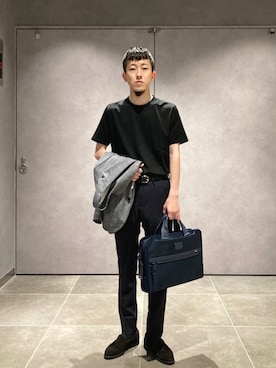 「TUMI（トゥミ）の【SHIPS別注】TUMI: ALPHA3 SLIM BRIFE（ビジネスバッグ）」を使った、柴田さん（メンズ・170cm）の夏コーディネート