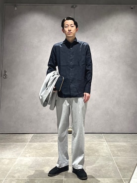 「SHIPS（シップス）のBoldrini Selleria: レザー クラッチバッグ（クラッチバッグ、ブルー系）」を使った、柴田さん（メンズ・170cm）の春コーディネート