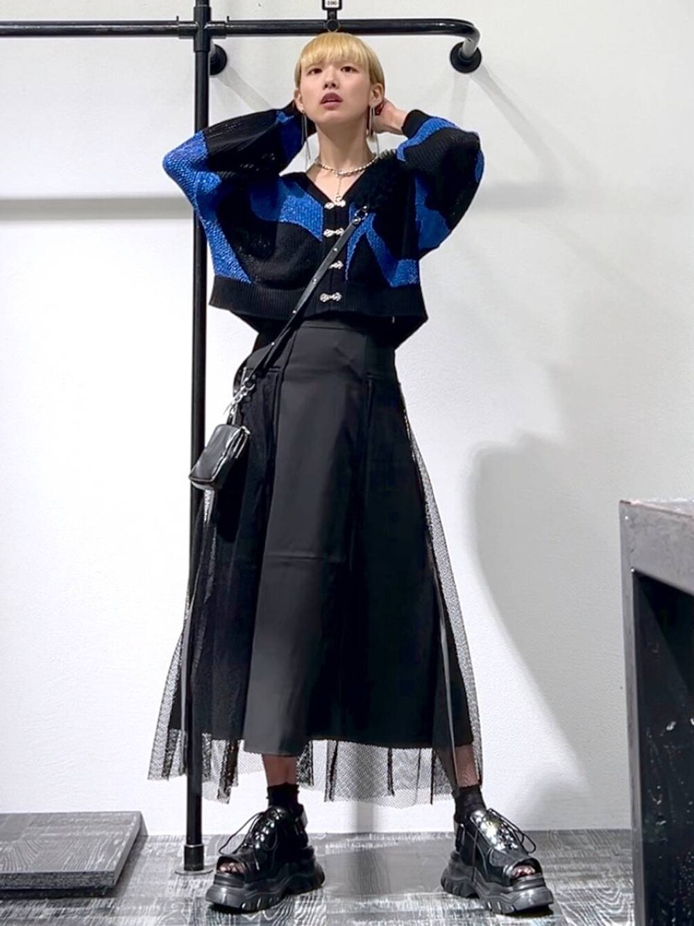 「着痩せ・細見え、モード、ベーシック/シンプル」｜「HAREのラメメッシュメタルニットカーディガン(HARE)（カーディガン/ボレロ、ブラック系）」を使った、Moneさん（レディース・162cm）の夏コーディネートの1枚目の写真