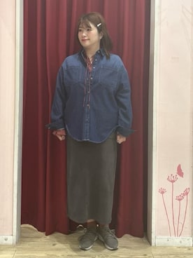 「SHOO・LA・RUE（シューラルー）の【S-LL】大人のカジュアルコーデに こなれデニムシャツ（シャツ/ブラウス、ブルー系）」を使った、ゆかぴさん（レディース・159cm）の秋コーディネート
