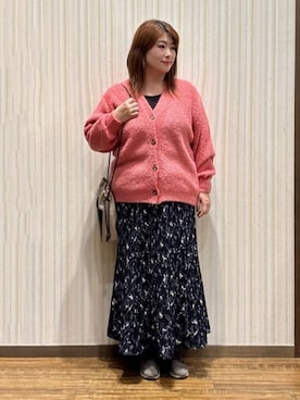 「SHOO・LA・RUE（シューラルー）の【S-LL】思わず触れたくなる ふわふわ Vネックニットカーディガン（カーディガン/ボレロ、ピンク系）」を使った、ゆかぴさん（レディース・159cm）の秋コーディネート