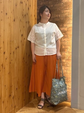 「SHOO・LA・RUE（シューラルー）の【S-LL/6分袖】レースデザインで華やか見え お袖刺繍ブラウス（シャツ/ブラウス、ホワイト系）」を使った、ゆかぴさん（レディース・159cm）の夏コーディネート