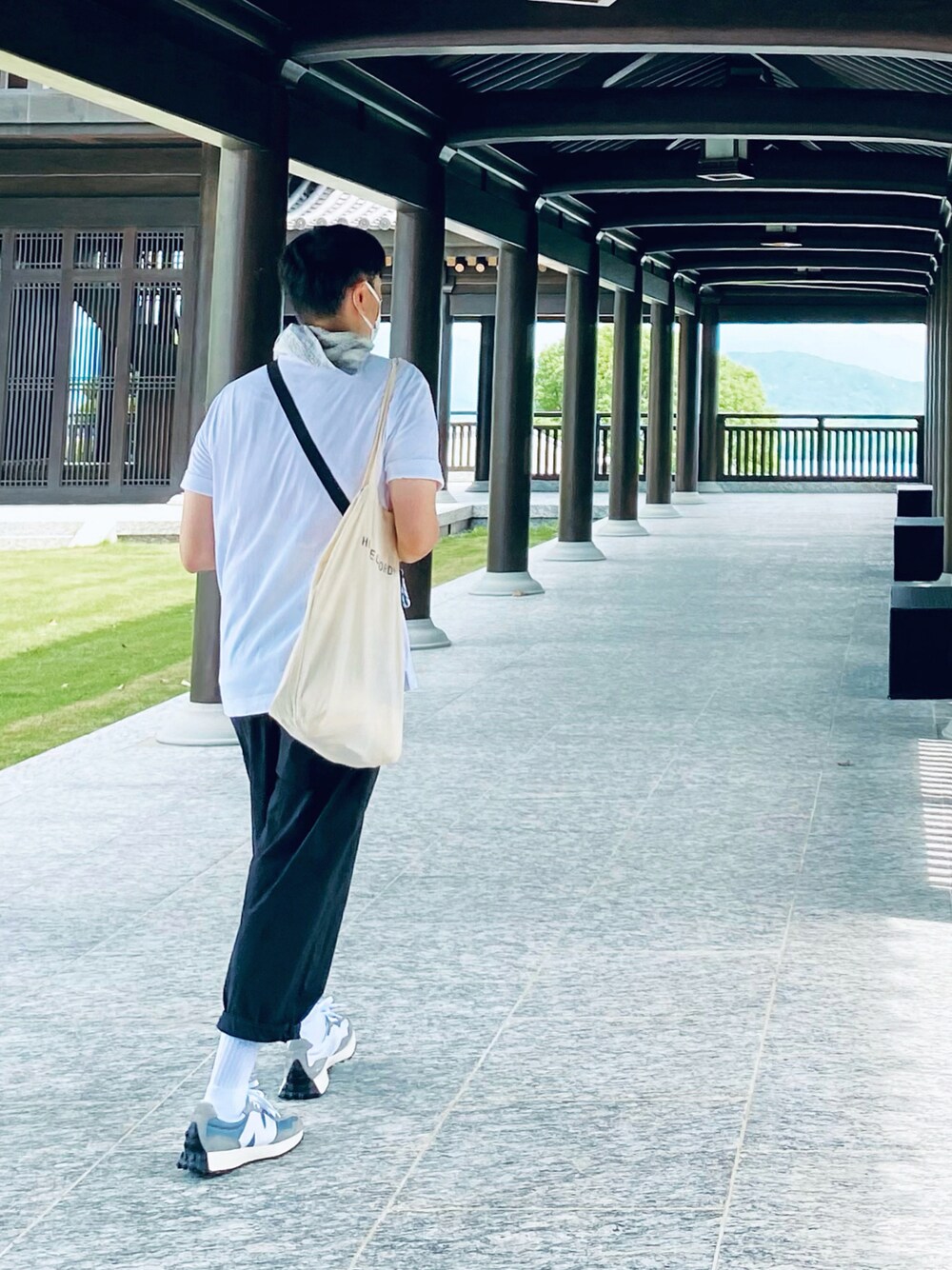 「NEW BALANCEのNew Balance MS327LAB (GRAY)（スニーカー、グレー系）」を使った、Kさん（メンズ・170cm）の夏コーディネートの1枚目の写真