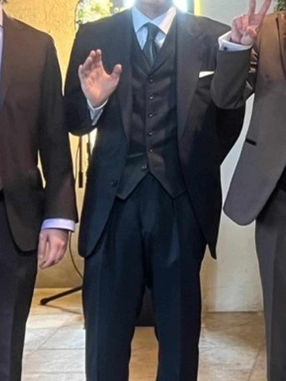 「結婚式コーデ、スーツスタイル、フォーマルスタイル」｜「John Fosterのアイテム（フォーマルスーツ/小物、ブルー系）」を使った、りらおじさん（メンズ・174cm）の秋コーディネートの1枚目の写真