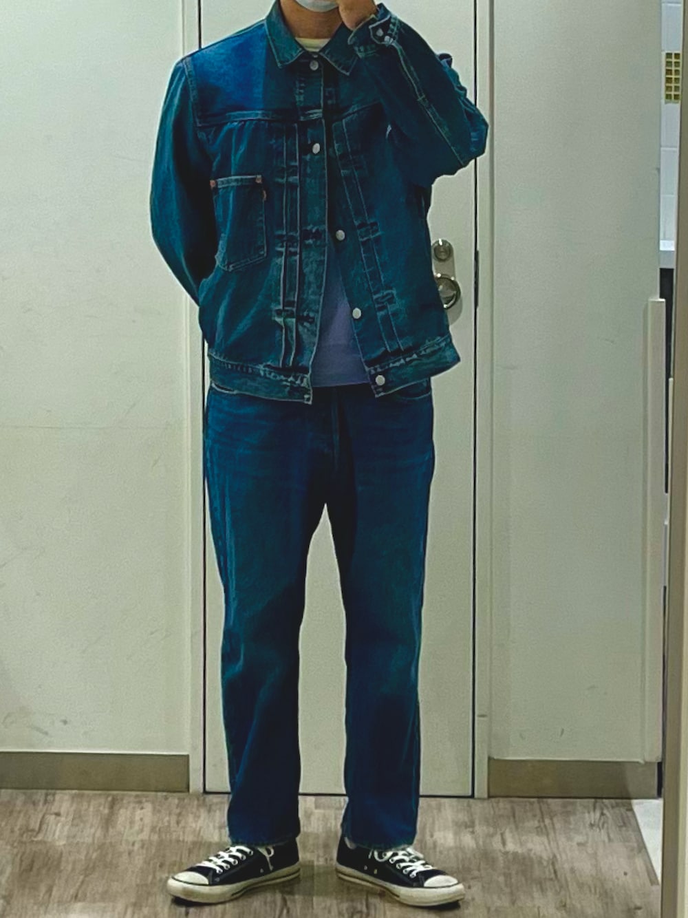 「オトナカジュアル、おしゃれさんと繋がりたい、カジュアルコーデ、デニムジャケット、スウェット、デニムパンツ、スニーカー、デニデニ、Levi's、JOURNAL STANDARD relume、Ron Herman、converse」｜「Levi'sの【LEVI’S(R)/リーバイス(R)】別注 1st JKT Selvedge INDIGO（デニムジャケット、ブルー系）」を使った、Shun@☻☻☻☻☻☻☻さん（メンズ・178cm）の冬コーディネートの1枚目の写真
