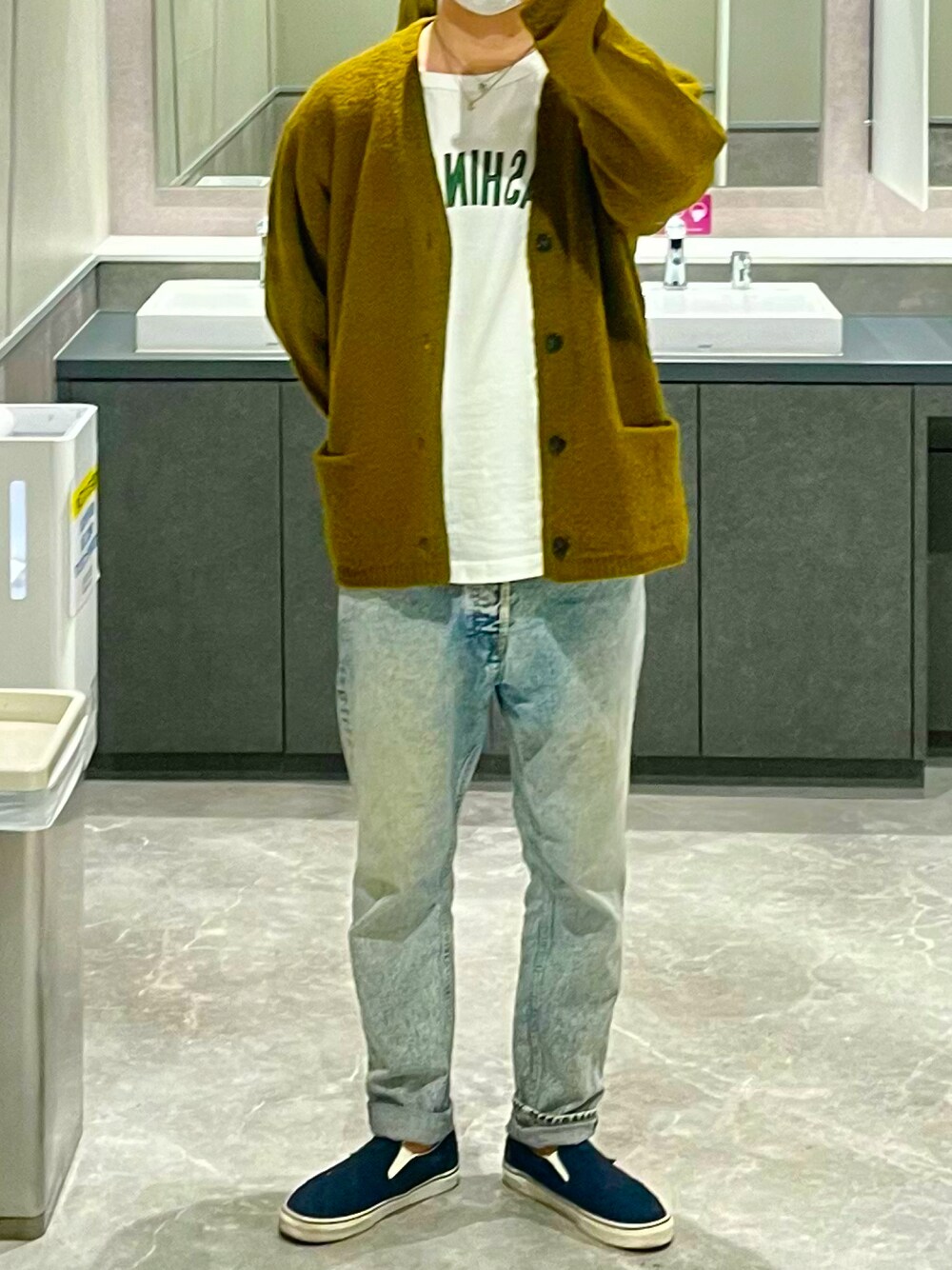 「おしゃれさんと繋がりたい、オトナカジュアル、カジュアルコーデ、カーディガン、Tシャツ、サルエルパンツ、スリッポン、URBAN RESEARCH DOORS、Champion、NATAL DESIGN、VANS」｜「URBAN RESEARCH Sonny LabelのモヘアタッチVネックカーディガン（カーディガン/ボレロ、グリーン系）」を使った、Shun@☻☻☻☻☻☻☻さん（メンズ・178cm）の秋コーディネートの1枚目の写真
