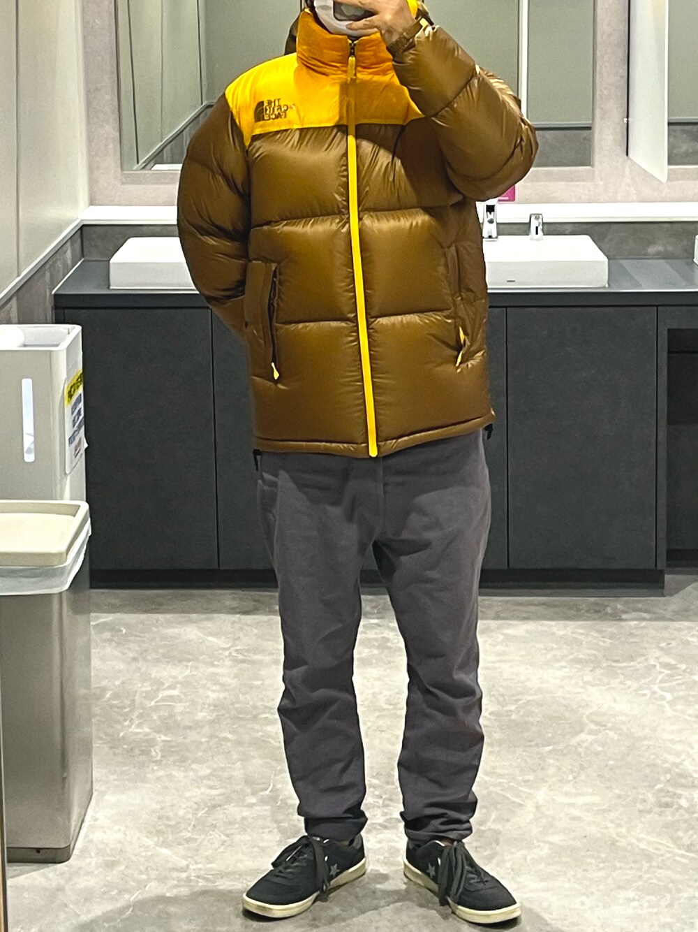 「おしゃれさんと繋がりたい、オトナカジュアル、カジュアルコーデ、thenorthfacelab、141customs、NATAL DESIGN、converse、ダウンジャケット、サルエルパンツ、スニーカー」｜「THE NORTH FACEのアイテム（ジャケット/アウター、ブラウン系）」を使った、Shun@☻☻☻☻☻☻☻さん（メンズ・178cm）の春コーディネートの1枚目の写真