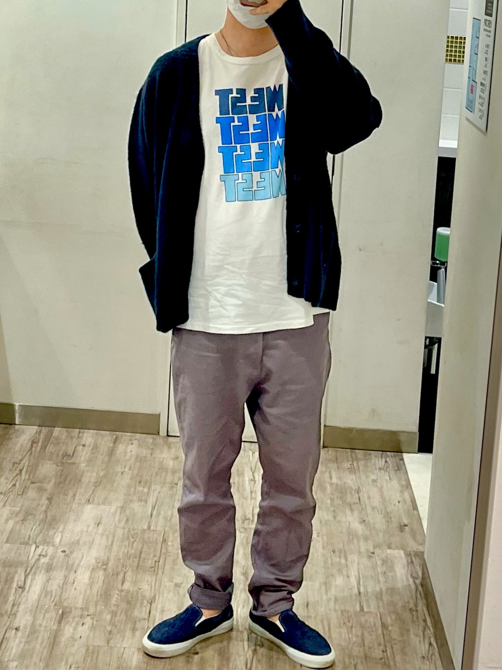 「おしゃれさんと繋がりたい、オトナカジュアル、カジュアルコーデ、URBAN RESEARCH DOORS、westoveralls、NATAL DESIGN、VANS、カーディガン、Tシャツ、サルエルパンツ、スニーカー」｜「URBAN RESEARCH Sonny LabelのモヘアタッチVネックカーディガン（カーディガン/ボレロ、ブルー系）」を使った、Shun@☻☻☻☻☻☻☻さん（メンズ・178cm）の秋コーディネートの1枚目の写真