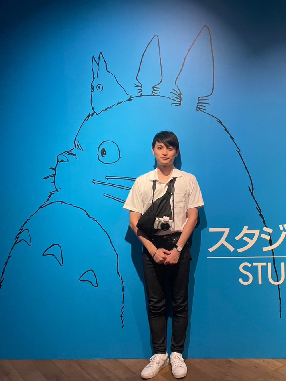 「シンプルコーデ、夏コーデ、ジブリパーク、ジョンローレンスサリバン、デザイナーが千鳥に激怒でお馴染みのブランド、カッコいいブランドだと思います」｜「JOHN LAWRENCE SULLIVANのJEANS（デニムパンツ、その他）」を使った、たくみんさん（メンズ・168cm）の夏コーディネートの1枚目の写真