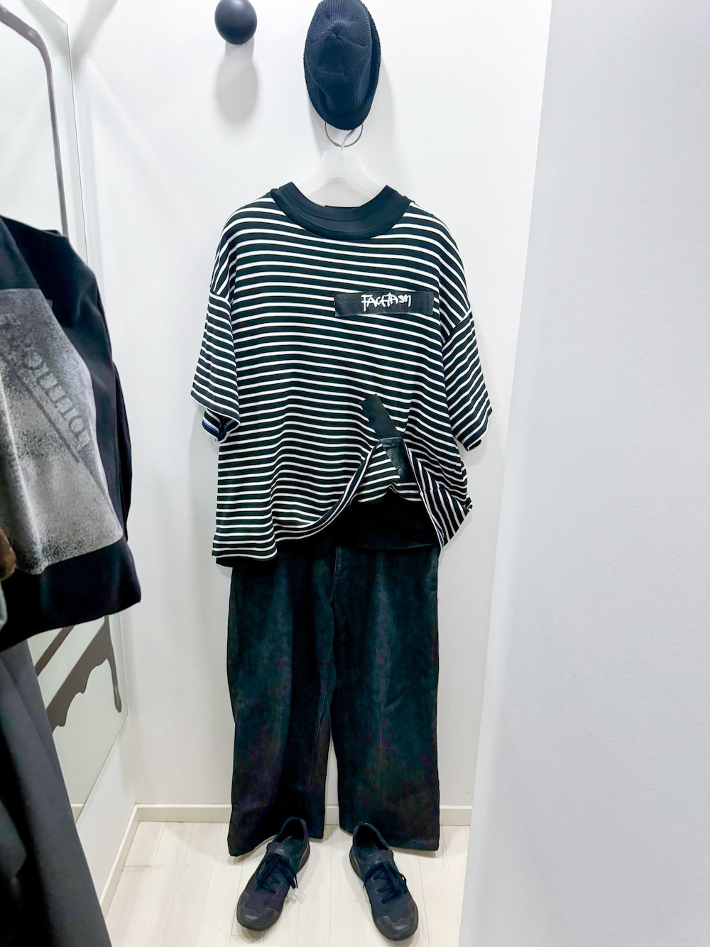 「KIJIMA TAKAYUKIのKIJIMA TAKAYUKI　KNIT DECK CAP（ニットキャップ/ビーニー、ブラック系）」を使った、iinioiさん（メンズ・170cm）の夏コーディネートの1枚目の写真