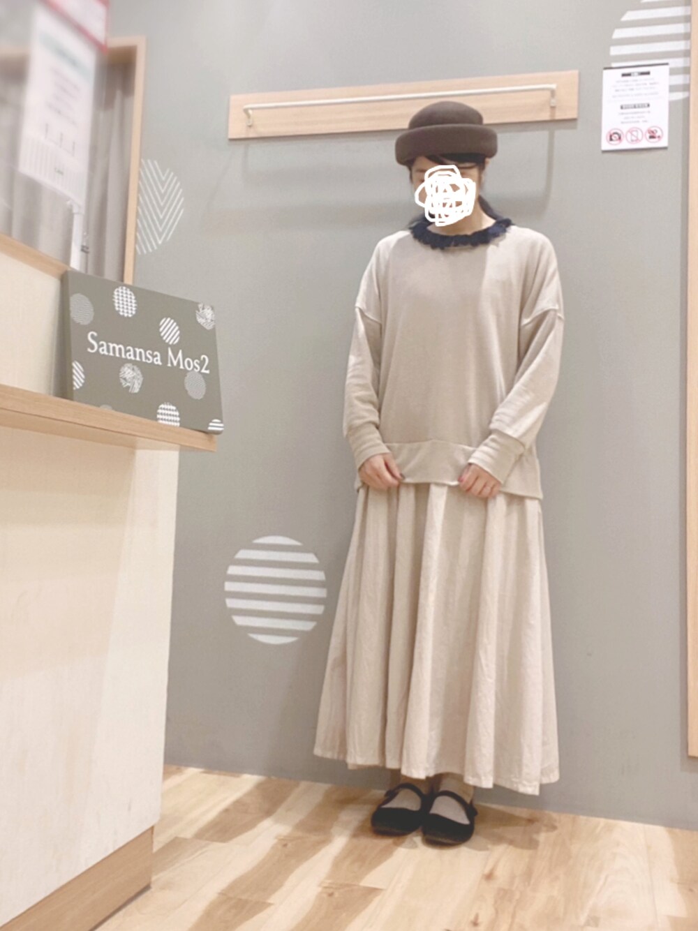 「ワンピース、ワントーンコーデ、ベージュ、SM2、大人カジュアル、シンプルコーデ、サマンサ モスモス(Samansa Mos2)、Samansa Mos2、秋冬コーデ、トーク帽、おしゃれさんと繋がりたい、いいね&フォロー よろしくお願いします☺︎」｜「Samansa Mos2 blueのピグメント裏毛ドッキングワンピース（ワンピース、ベージュ系）」を使った、344.☺︎さん（レディース・160cm）の冬コーディネートの1枚目の写真