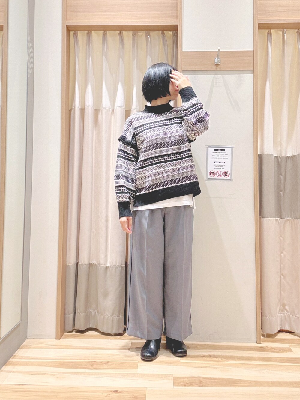 「Samansa Mos2 blue、サマンサモスモスブルー、冬コーデ、ニットコーデ、オトナ女子、ブラック、パンツコーデ、骨格ナチュラル、ママコーデ、おしゃれさんと繋がりたい、いいね&フォロー よろしくお願いします☺︎」｜「Samansa Mos2 blueの◎サイドラインワイドパンツ（その他パンツ、グレー系）」を使った、344.☺︎さん（レディース・160cm）の冬コーディネートの1枚目の写真