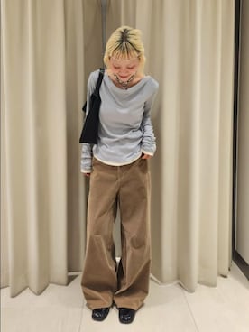 「KBF（ケイビーエフ）のピーチスキンオーバルパンツ（その他パンツ、ベージュ系）」を使った、sayakaさん（レディース・161cm）の秋コーディネート