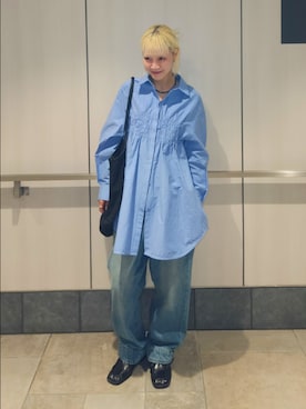 「KBF（ケイビーエフ）のフロントシャーリングシャツワンピース（ワンピース、ブルー系）」を使った、sayakaさん（レディース・161cm）の秋コーディネート