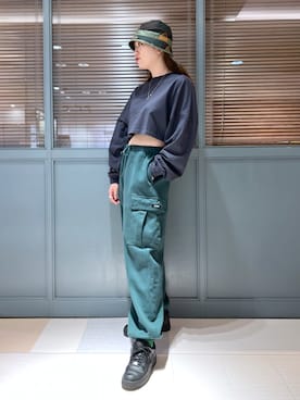 「エクストララージ」｜「アイテム（スウェットパンツ）」を使った、江川史唯さん（レディース・168cm）の秋コーディネート