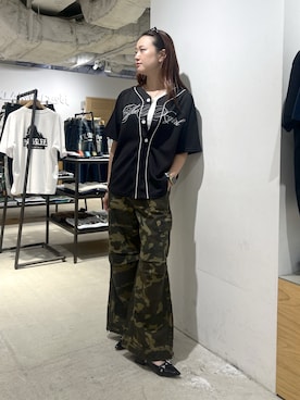 「X-girl（エックスガール）のFADED WIDE LEG FLARE CARGO PANTS（カーゴパンツ、その他）」を使った、江川史唯さん（レディース・168cm）の夏コーディネート