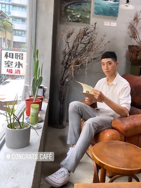 「NET（ネット）のアイテム（スラックス）」を使った、許翔さん（メンズ・177cm）の夏コーディネート