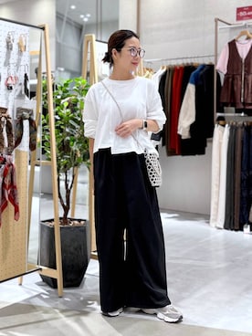 「LEPSIM（レプシィム）のイージーコクーンワイドパンツ　499926（その他パンツ）」を使った、minaさん（レディース・155cm）の秋コーディネート