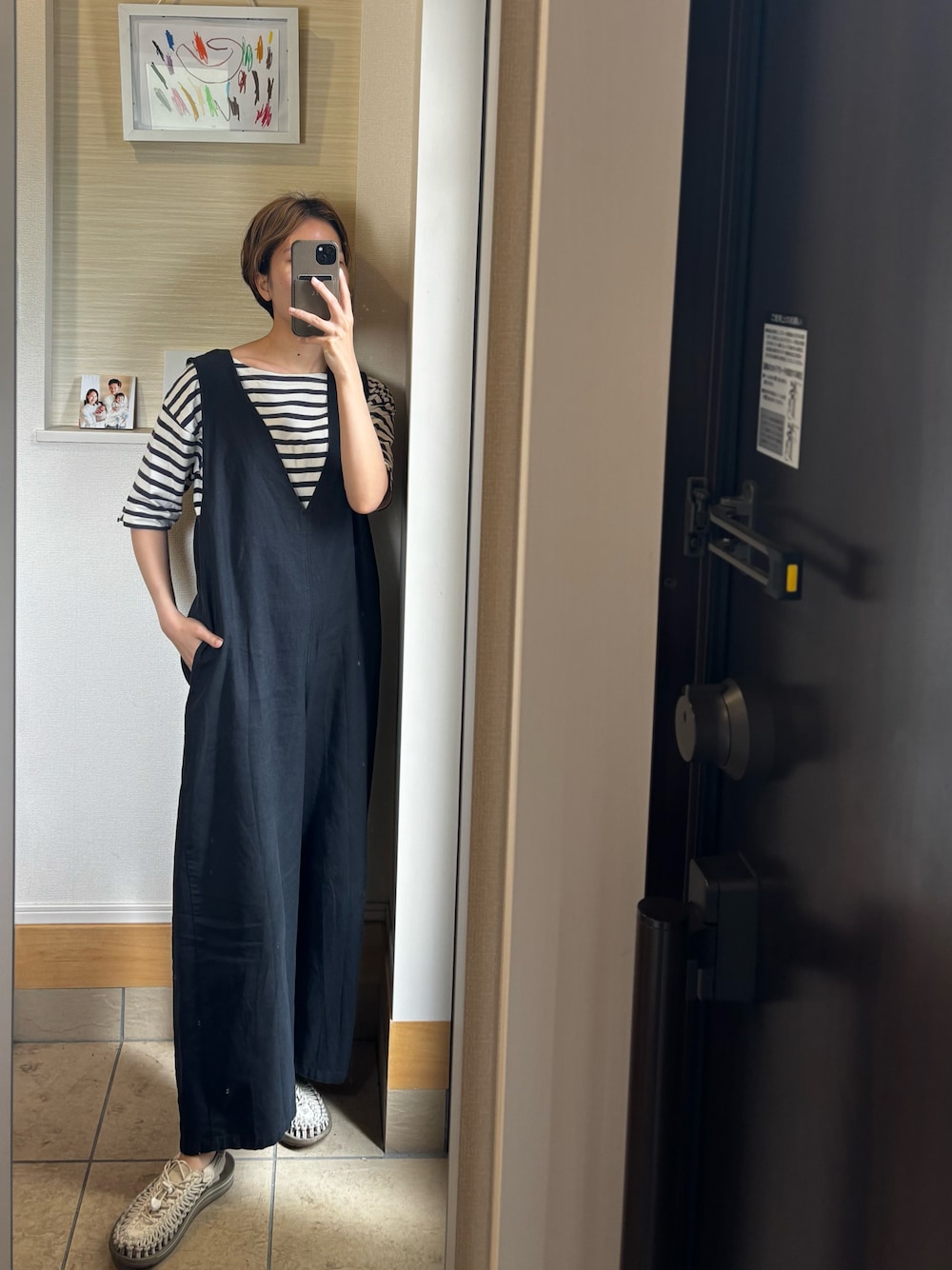 「シンプルスタイル、夏服コーデ、ラクチンコーデ、オトナカジュアル、ママコーデ、着回しコーデ、モノトーンコーデ、おしゃれさんと繋がりたい、30代コーデ、オールインワン」｜「KEENの＜KEEN＞∴WOMENS UNEEK サンダル ◆（サンダル、ホワイト系）」を使った、KOTAさん（骨格ナチュラル・レディース・162cm）の夏コーディネートの1枚目の写真