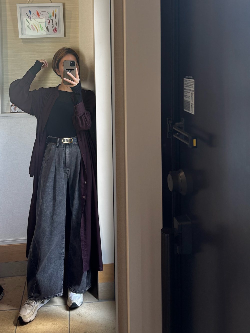 「黒Tシャツ、大人カジュアルコーデ、大人コーデ、リラックススタイル、ラフコーデ、おしゃれさんと繋がりたい、シアーシャツ、ボーイッシュ、シャツコーデ、キレイめカジュアル、160cm台コーデ、ootd、ママコーデ、30代コーデ」｜「しまむらのアイテム（デニムパンツ、グレー系）」を使った、KOTAさん（骨格ナチュラル・レディース・162cm）の夏コーディネートの1枚目の写真